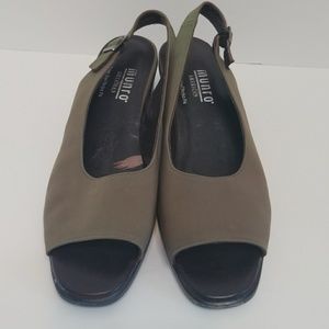 Munro peep toe pumps